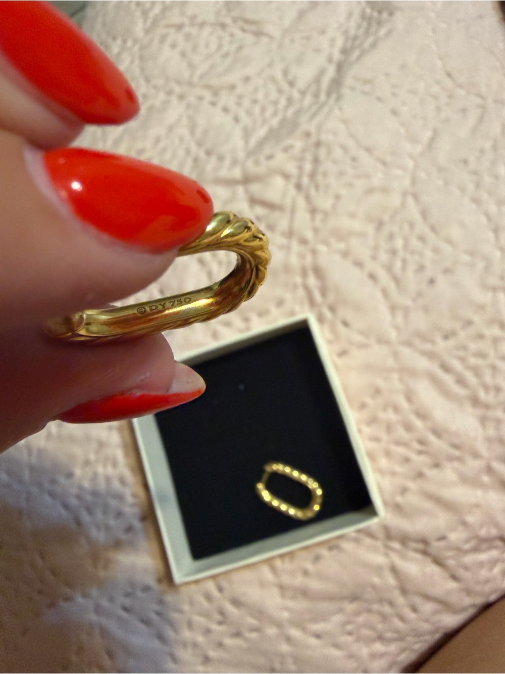 DY MADISON® CABLE HOOP EARRINGS
18K Yellow Gold, 24.3mm - Picture 5 of 7